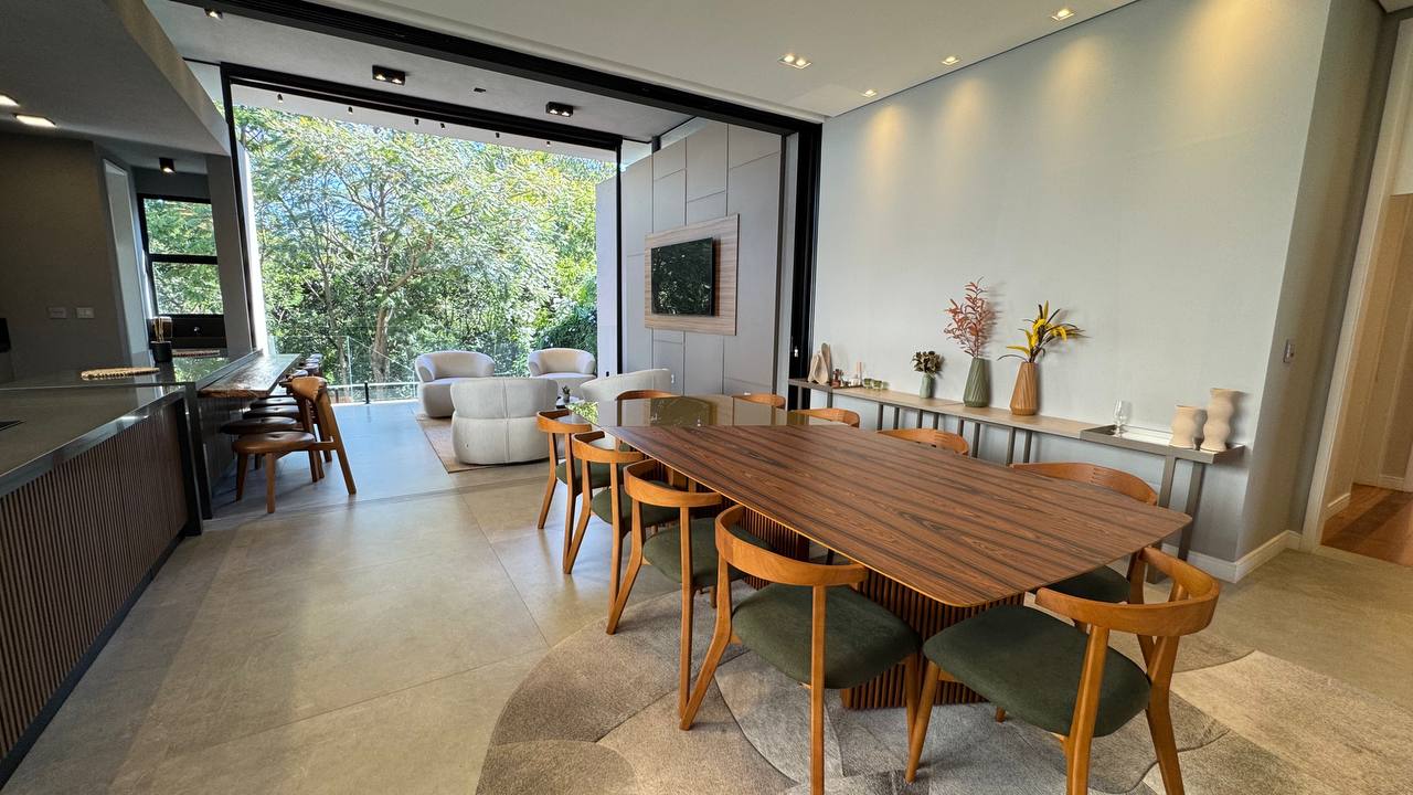 img_b6a85029ce8c